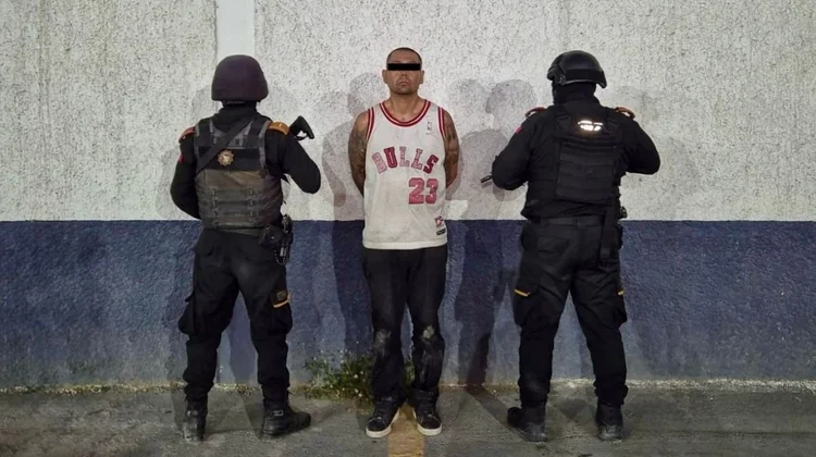 Detienen a hombre armado en el municipio de Juárez