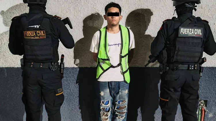 Capturan a joven armado en vía pública en Monterrey