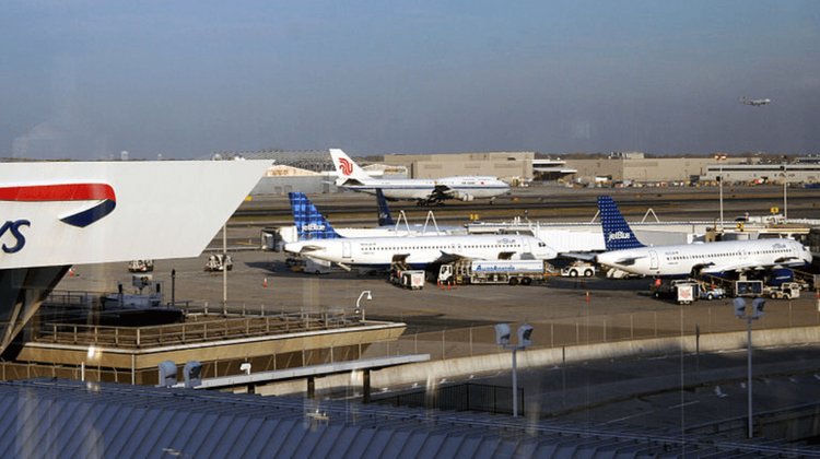 Cierran aeropuerto John F. Kennedy por presunta emergencia aérea
