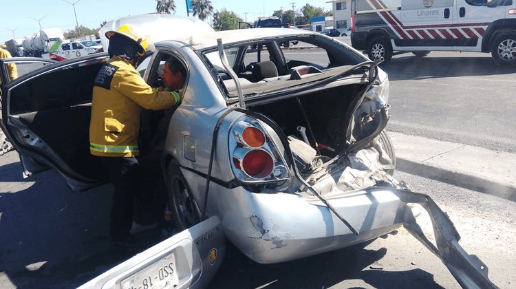 Choque múltiple deja tres lesionados en Linares