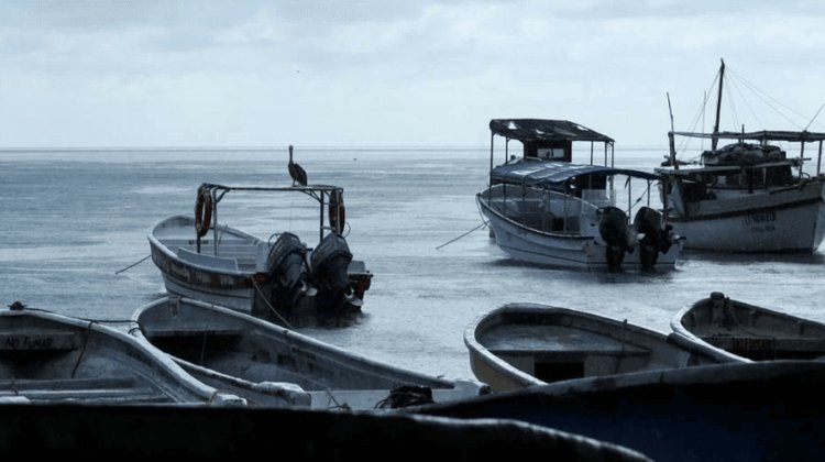 Retornan a 27 menores hallados dentro de embarcación en Sinaloa