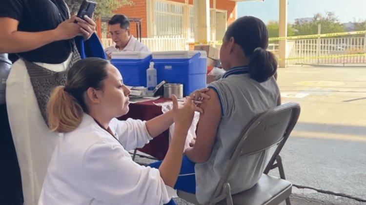 Jesús Nava lleva servicios médicos gratuitos a más de 2,000 niños