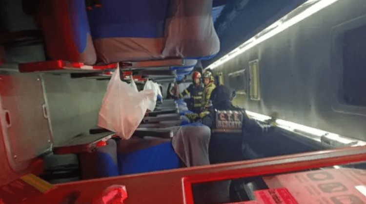 Contabilizan tres muertos y 16 heridos por volcadura en Ecuador