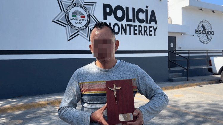 Hombre reclama urna hallada en Monterrey; la perdió tras parranda