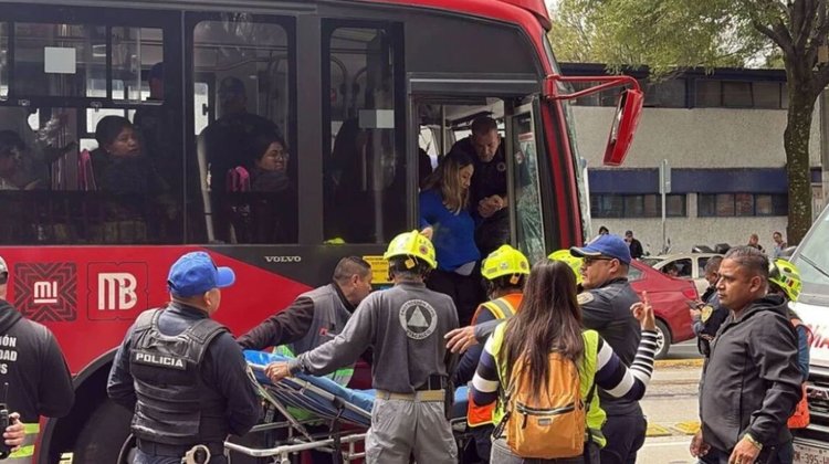 Choque de Metrobús en Iztacalco, CdMX deja 27 lesionados