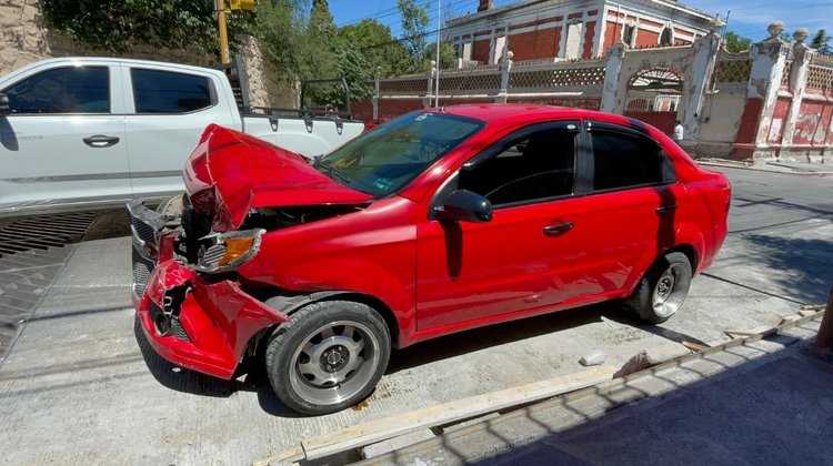 Provoca 'semaforazo' choque en la Zona Centro de Saltillo