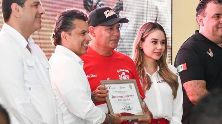 Premian a cinco bomberos de Victoria por su trayectoria 