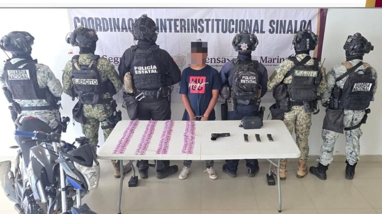 Detienen a hombre con arma y droga en El Rosario, Sinaloa