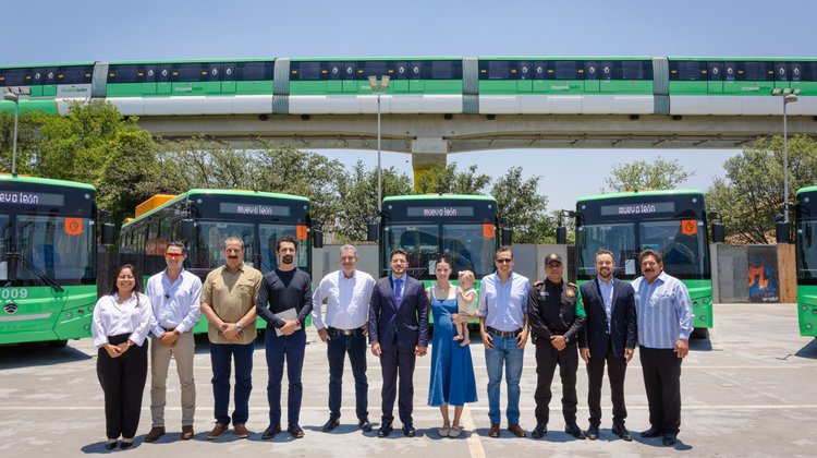 Nuevo León incorpora 100 nuevas unidades de transporte público