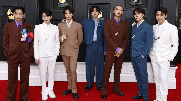 Estos integrantes de BTS terminarán la militar la próxima semana