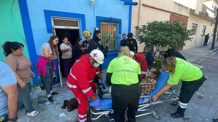 Explosión de tanque de gas deja adulto mayor herido en Monterrey