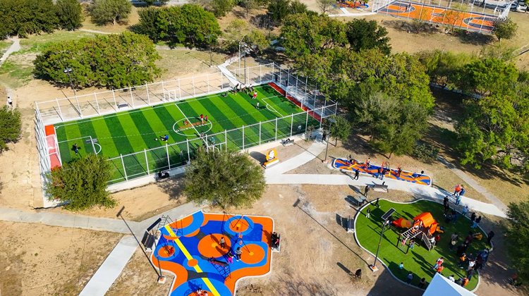 Inauguran plaza construida en tiempo récord en Juárez