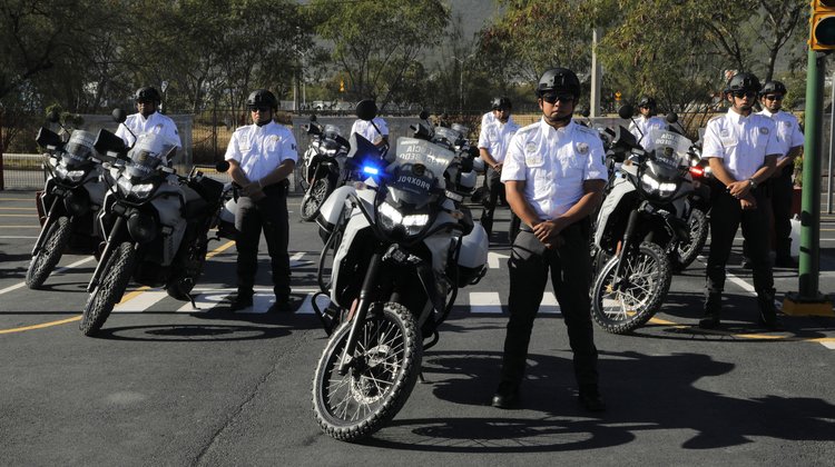 Refuerza Escobedo a PROXPOL con motocicletas y uniformes