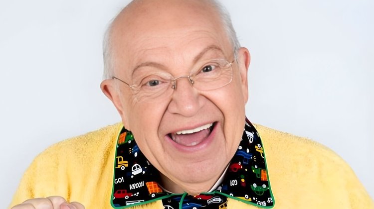 Famosos dedican emotivos mensajes a Eduardo Manzano