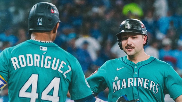 Mexicanos toman el timón de los Mariners y vencen 3-1 a Toronto