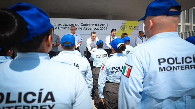 Agrega Monterrey a casi 50 policías y asciende a otros 100 