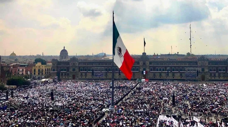 Así luce el Zócalo previo al último informe de AMLO