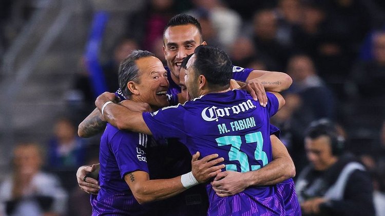 México se impuso a las leyendas internacionales en el 'Gigante'