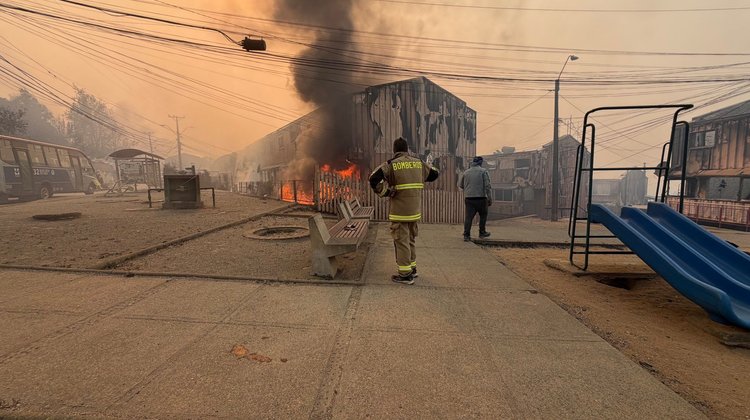 Incendios en Chile dejan al menos 15 muertos y miles de evacuados