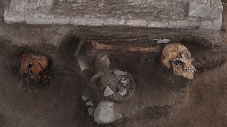 Hallan altar con ofrendas cerca de zona arqueológica de Tula