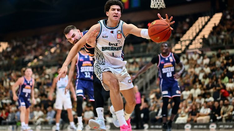 El mexicano Karim López va por la NBA y busca hacer historia