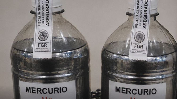 Hallan 1.2 litros de mercurio en vehículo en Querétaro