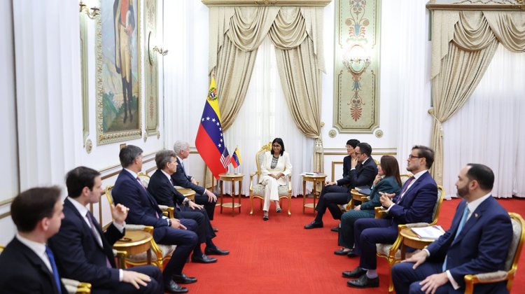Venezuela y EUA firman acuerdos para impulsar sector energético