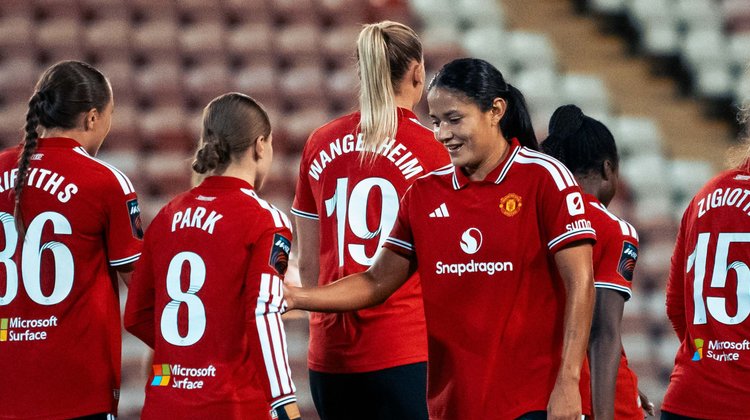 Rebeca Bernal marca doblete en goleada del Manchester United