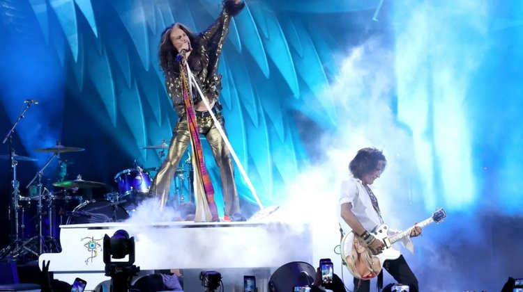 Aerosmith regresa a los escenarios con Dave Grohl y Johnny Depp