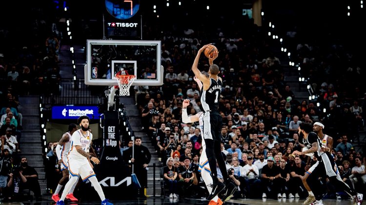Los Spurs aplastan 118-91 a Oklahoma y fuerzan el Juego 7