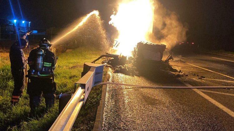 Incendio de tráiler bloquea autopista Colima-Guadalajara