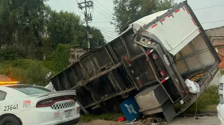 Choque en la México-Querétaro deja dos muertos