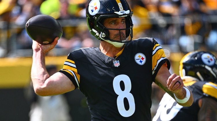 Rodgers amenaza récord de Brady y Mahomes; va hoy contra Browns