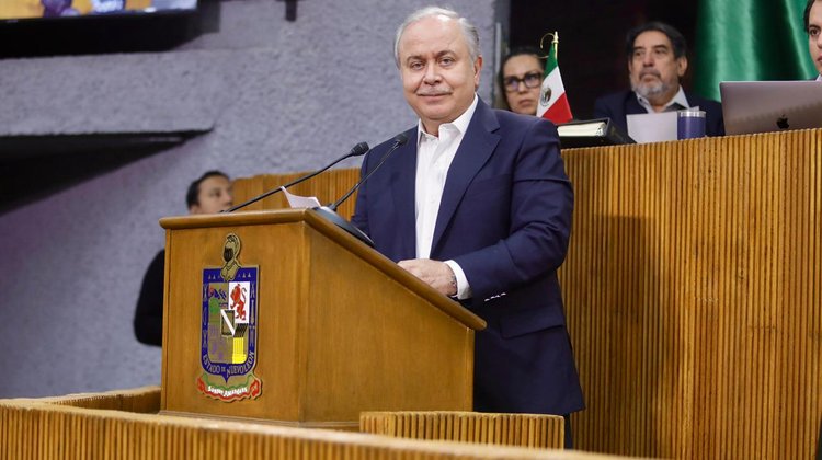 Exhortan a Fundidora dar mantenimiento a la Macroplaza