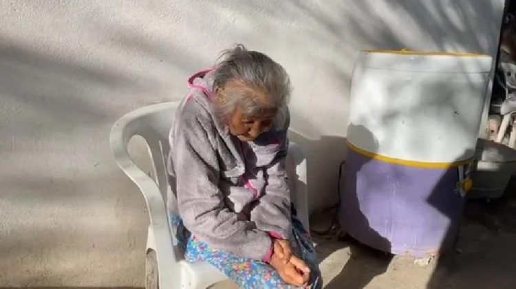 Doña Manuela Ontiveros necesita ayuda; vive de manera precaria