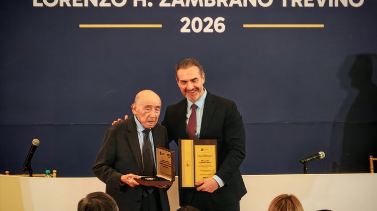 Monterrey reconoce a Julio Cepeda por su trayectoria empresarial