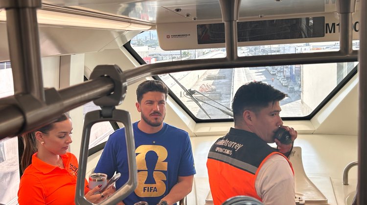 Realiza Samuel prueba del monorriel de la Línea 6 del Metro