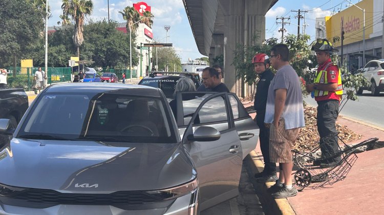 Mujer resulta lesionada tras ser atropellada en avenida Aztlán