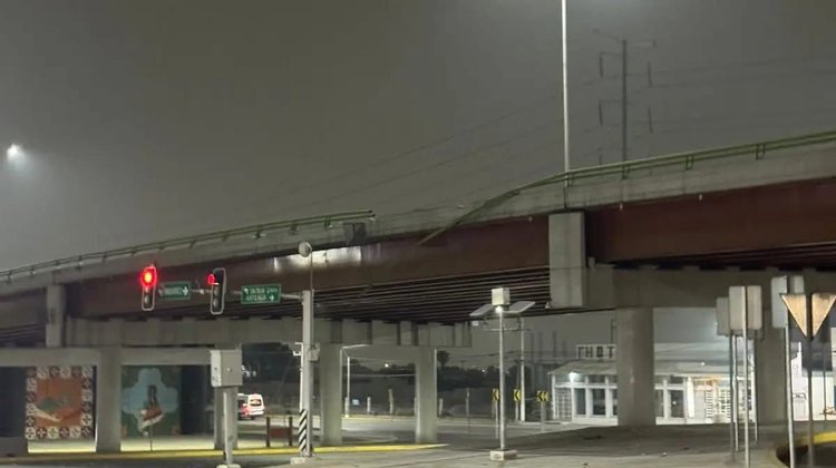 Conductor fallece tras caer de puente en bulevar fundadores
