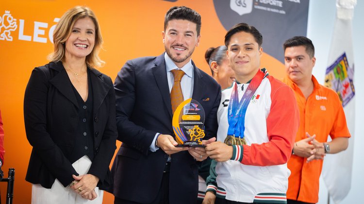 Entrega NL paquete de apoyos para deportistas de alto rendimiento