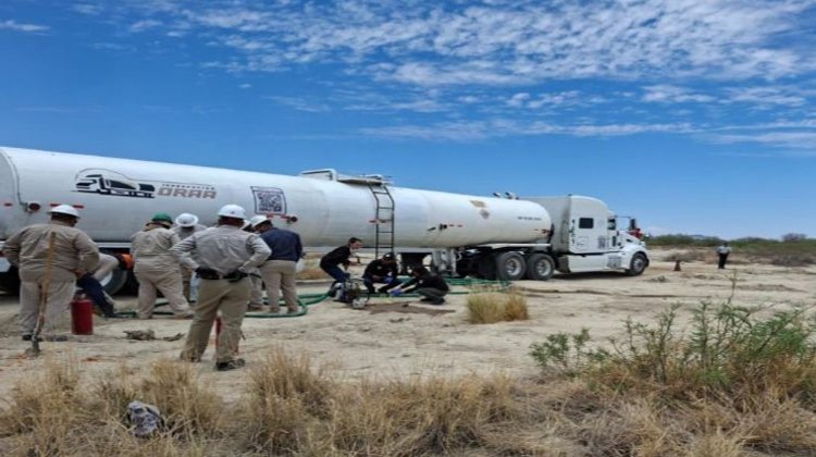 Aseguran 30 mil litros de diésel en la carretera Torreón-Saltillo