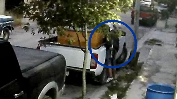 Robo en segundos es captado por cámaras en Santa Mónica, Juárez