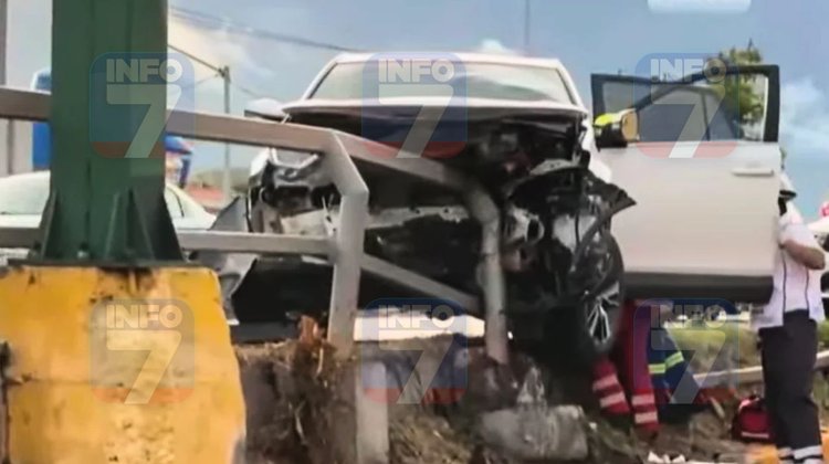 Mujer queda prensada tras aparatoso choque en San Pedro