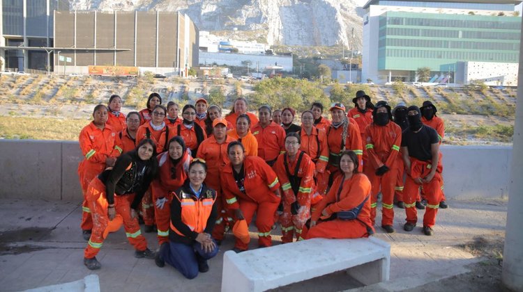 Retiran 60 toneladas de residuos sobre Río Santa Catarina en 2025