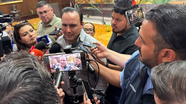 Manolo Jiménez exige justicia tras ataque en escuela de Torreón