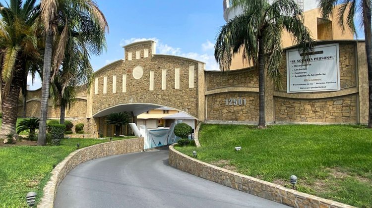 Investigan muerte de hombre al interior de un motel en Monterrey