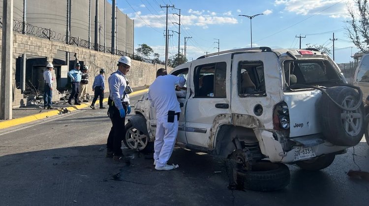 Conductor lesionado tras chocar contra muro en San Nicolás