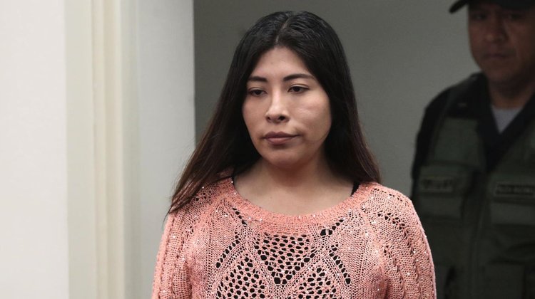 Perú autoriza salida de ex primera ministra hacia México