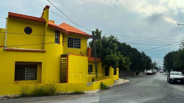 Reportan poste quebrado y en riesgo en la colonia Satélite