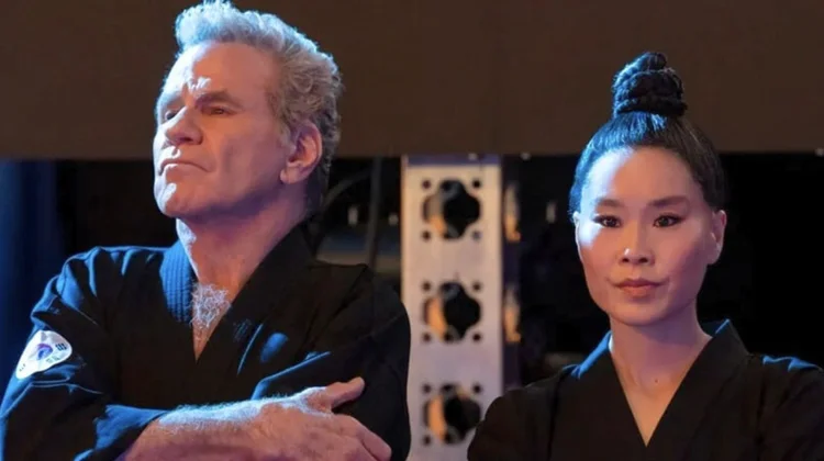 Echan a Martin Kove de convención por mordisco a Hannah-Kim